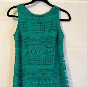 JESSICA HOWARD Green Sleeveless Shift Crochet Lace Dress. Size 4Petit